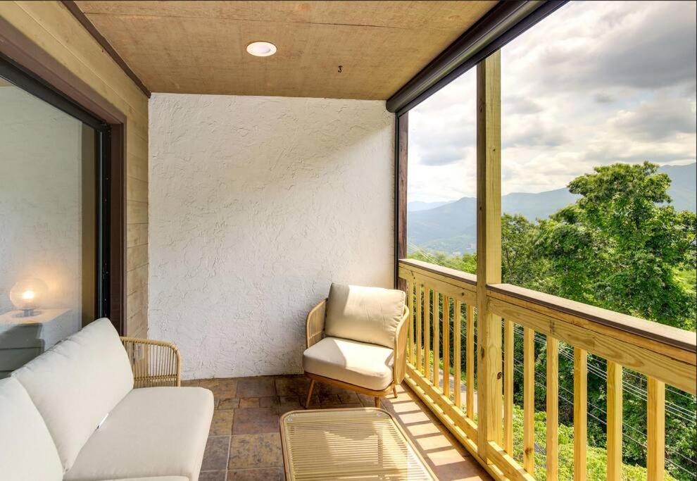 Villa Lux Retro Getaway W/ Ober & Smoky Mtn Views! Gatlinburg Esterno foto
