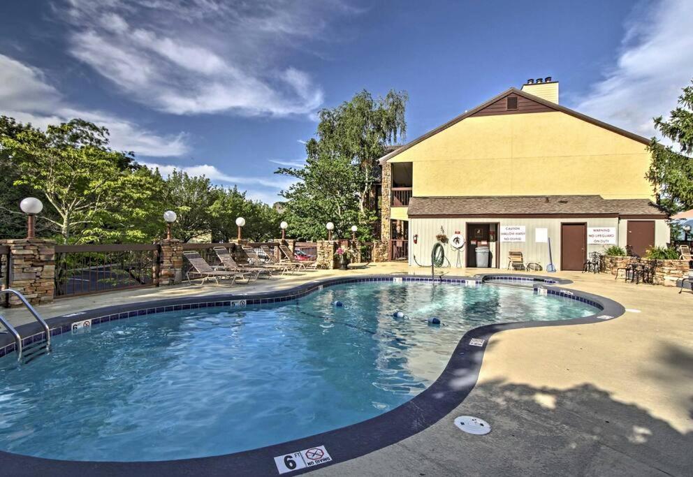 Villa Lux Retro Getaway W/ Ober & Smoky Mtn Views! Gatlinburg Esterno foto