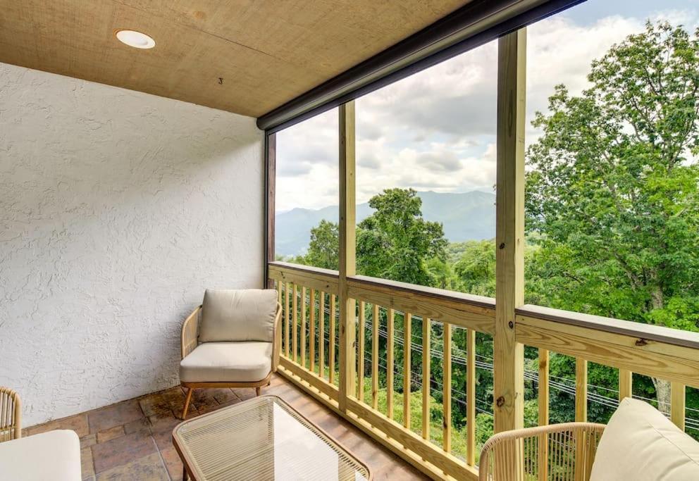 Villa Lux Retro Getaway W/ Ober & Smoky Mtn Views! Gatlinburg Esterno foto