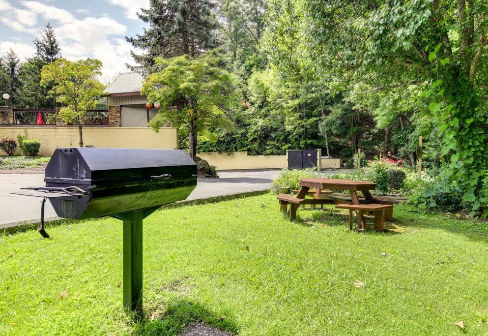 Villa Lux Retro Getaway W/ Ober & Smoky Mtn Views! Gatlinburg Esterno foto