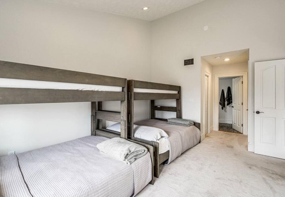 Villa Lux Retro Getaway W/ Ober & Smoky Mtn Views! Gatlinburg Esterno foto