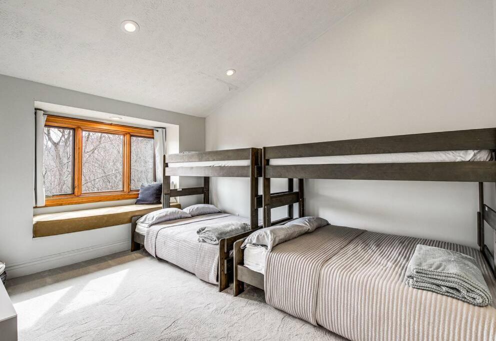 Villa Lux Retro Getaway W/ Ober & Smoky Mtn Views! Gatlinburg Esterno foto