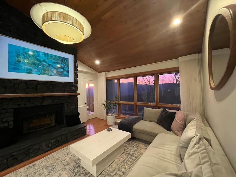 Villa Lux Retro Getaway W/ Ober & Smoky Mtn Views! Gatlinburg Esterno foto